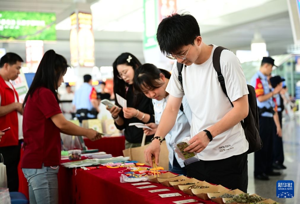 合肥迎来端午假期客流高峰