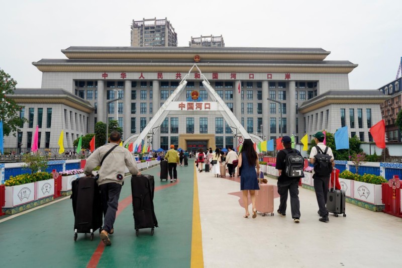 云南河口口岸今年出入境人数超300万人次 云南河口口岸今年出入境人数超300万人次
