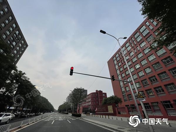 今明两天北京多雷阵雨 局地伴有7级以上短时大风和冰雹 今明两天北京多雷阵雨 局地伴有7级以上短时大风和冰雹
