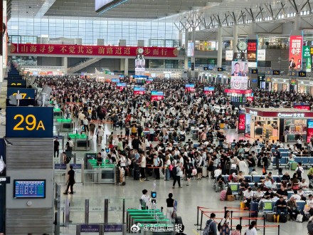 长三角多地迎来端午首波客流高峰 长三角多地迎来端午首波客流高峰