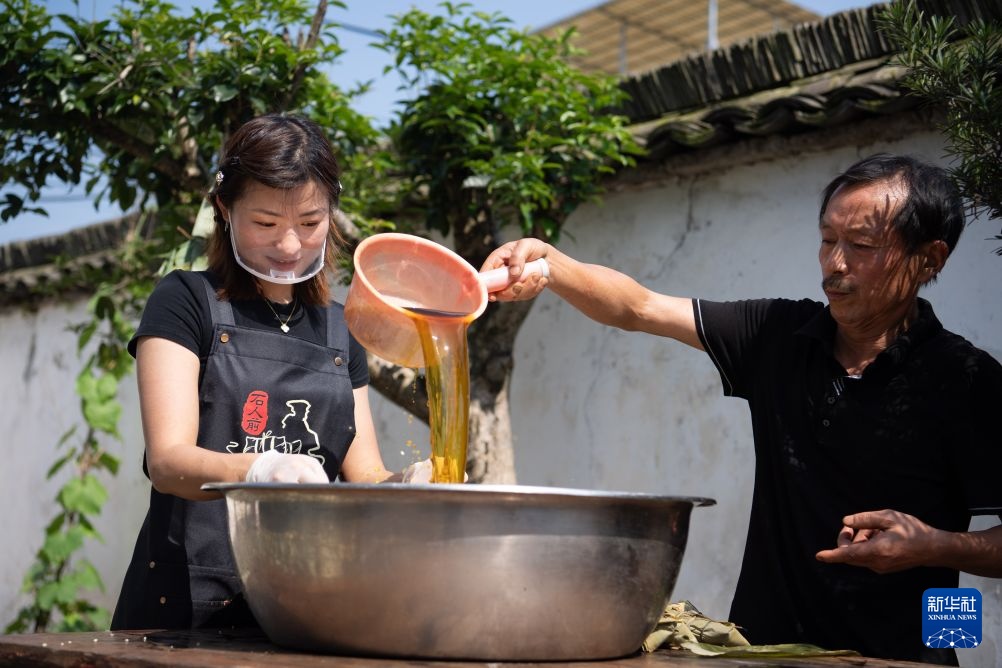 青青箬叶裹风味 缕缕粽香迎端午 青青箬叶裹风味 缕缕粽香迎端午