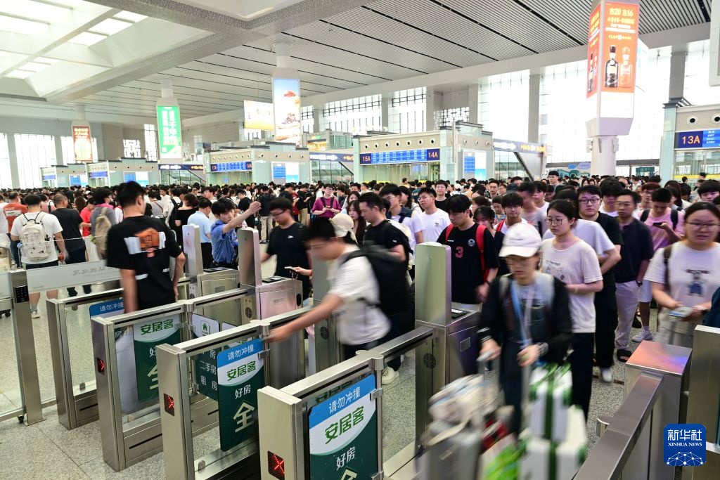 合肥迎来端午假期客流高峰