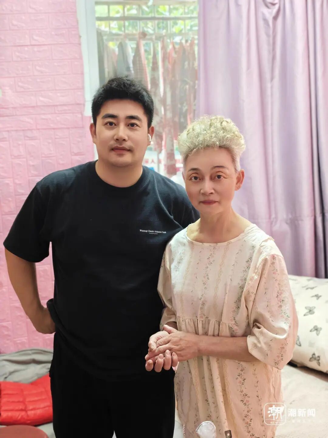 丈母娘幸运选到女婿隔壁公租房，激动落泪！女婿：“再婚也要照顾她！”