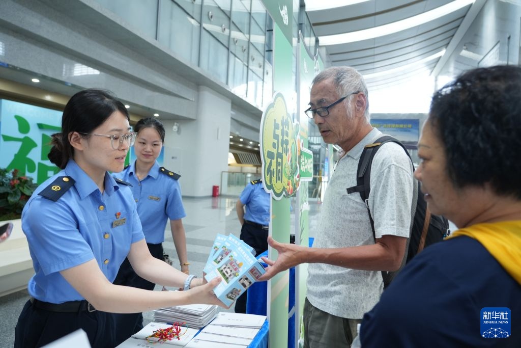 列车上,两岸旅客共迎端午 列车上,两岸旅客共迎端午