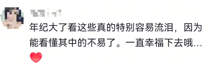 广州一对兄妹谎称拍全家福，实则为父母补办婚礼，母亲看到海报才知道新娘是自己