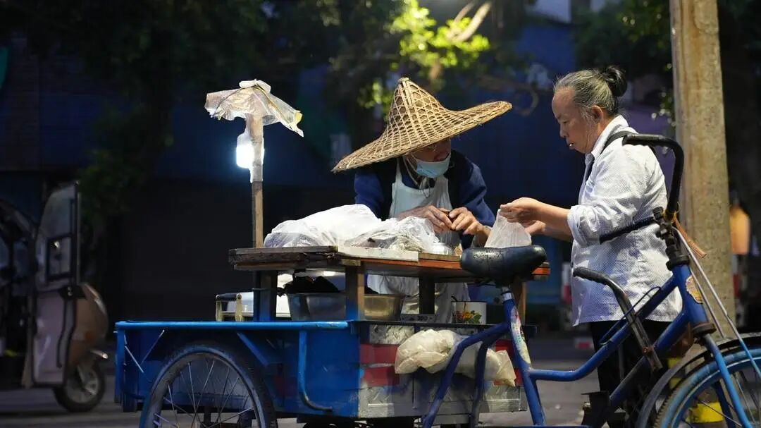 绝不涨价！一个粽子只卖5毛钱这件事，92岁“粽子爷爷”坚持了快20年