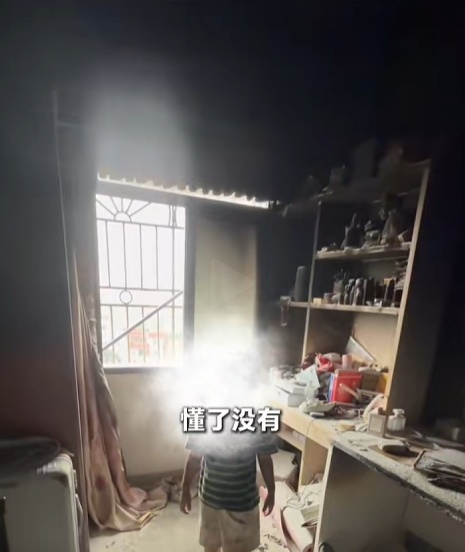 5岁男孩在家玩火引发火灾 十几万元货物被烧毁