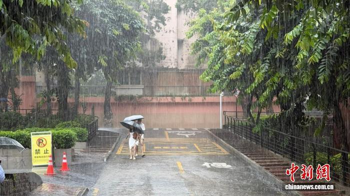 珠江流域持续强降雨 部分中小河流或现超警洪水 珠江流域持续强降雨 部分中小河流或现超警洪水