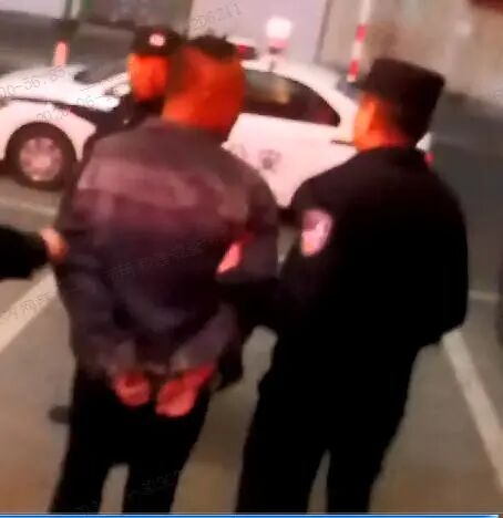 男子一天内先后在三家洗浴中心扬言要轻生，起因竟是欲洗“霸王澡”，目前已被批捕