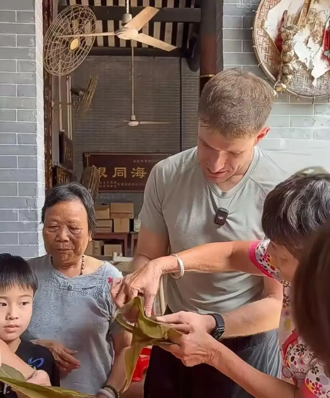 当毛利战舞遇上岭南“漂移”:佛山叠滘如何划出最大“国际朋友圈” 当毛利战舞遇上岭南“漂移”:佛山叠滘如何划出最大“国际朋友圈”