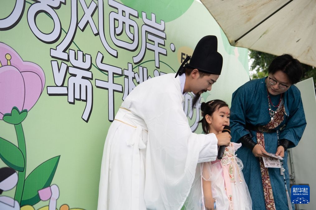 龙舟竞渡桃花潭 文旅焕新山水间