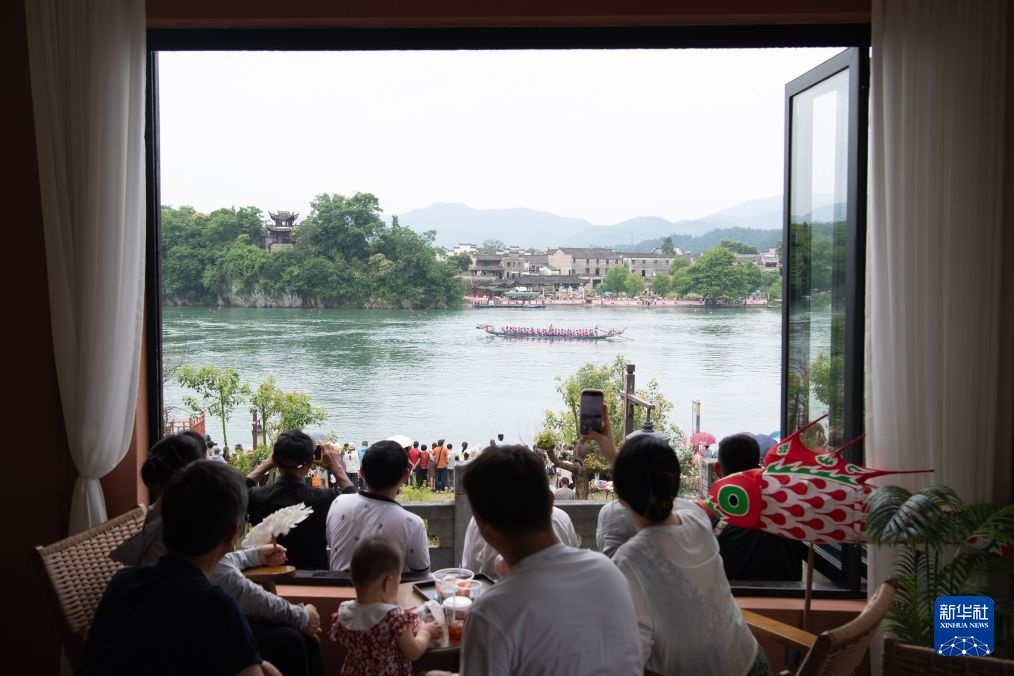 龙舟竞渡桃花潭 文旅焕新山水间