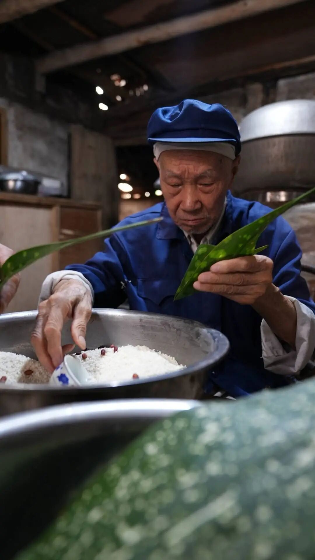 绝不涨价！一个粽子只卖5毛钱这件事，92岁“粽子爷爷”坚持了快20年