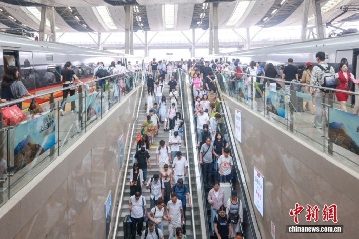端午假期首日,全国铁路迎来客流高峰 端午假期首日,全国铁路迎来客流高峰
