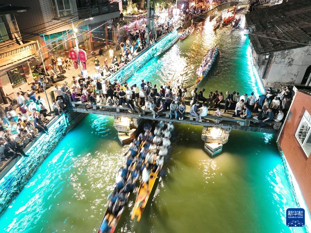 一村烟火夜龙舟 一村烟火夜龙舟