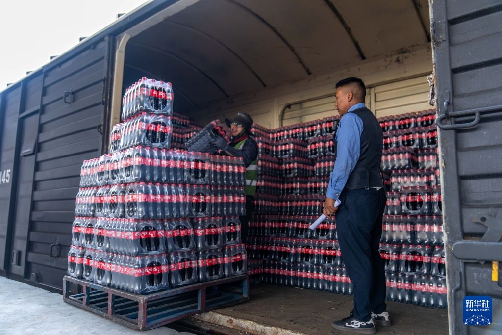 青藏铁路拉萨西站货场:20年货物到发总量超1亿吨 青藏铁路拉萨西站货场:20年货物到发总量超1亿吨