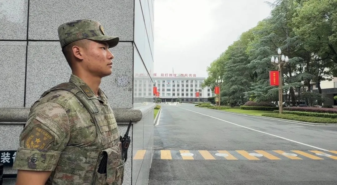 凌晨,司机突然把车开到军营门口……“我知道他们会救我!” 凌晨,司机突然把车开到军营门口……“我知道他们会救我!”