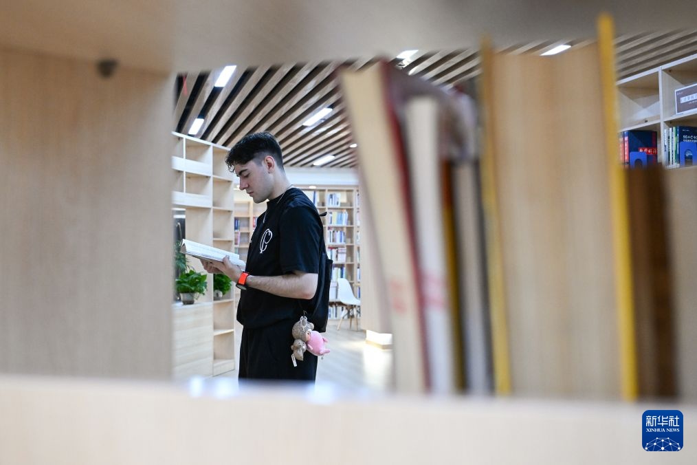 龙狮团有个“洋教练” 龙狮团有个“洋教练”