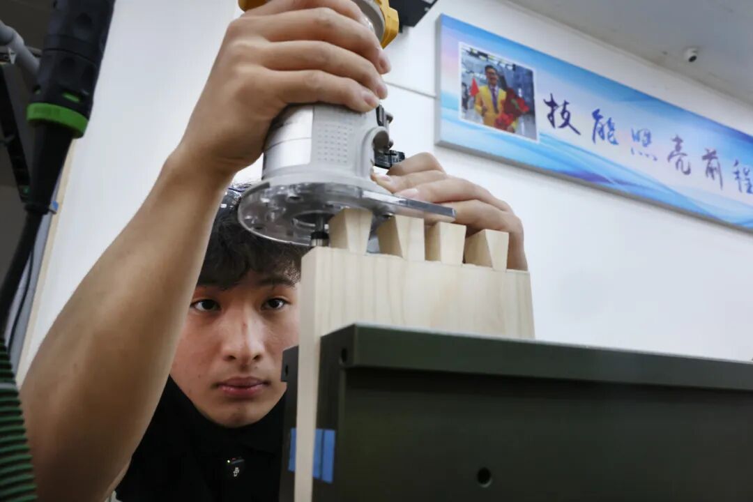 这群没有走高考之路的00后，为何被大厂抢着要？