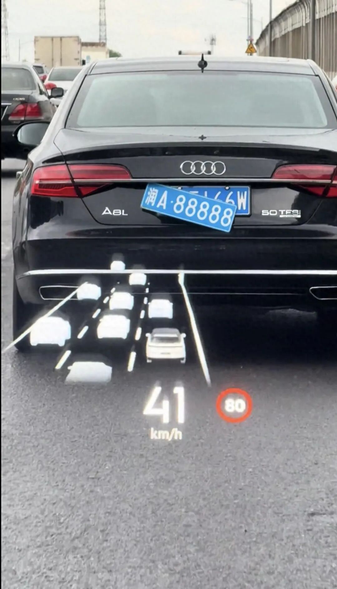 长沙街头一奥迪车悬挂套牌“润A88888”,交警回应:已传唤当事司机,目前正在处置中 长沙街头一奥迪车悬挂套牌“润A88888”,交警回应:已传唤当事司机,目前正在处置中