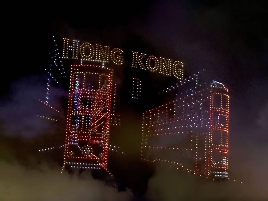 “黎家盈”闪耀维港夜空！香港市民：璀璨 骄傲！