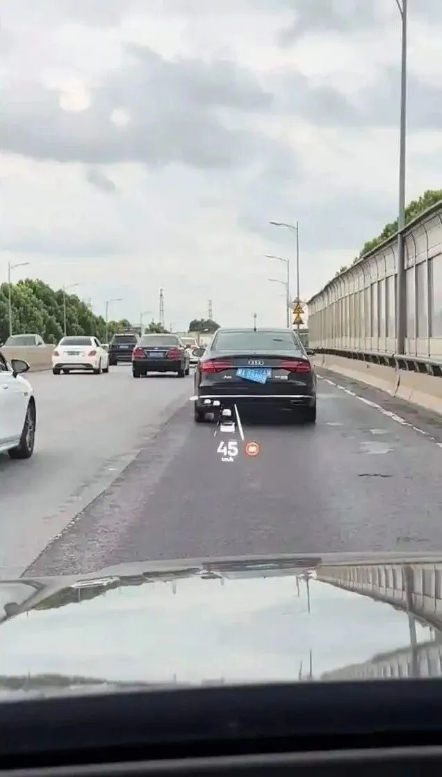 长沙街头一奥迪套牌“润A88888”,网友猜测拍短剧忘卸,交警传唤司机 长沙街头一奥迪套牌“润A88888”,网友猜测拍短剧忘卸,交警传唤司机