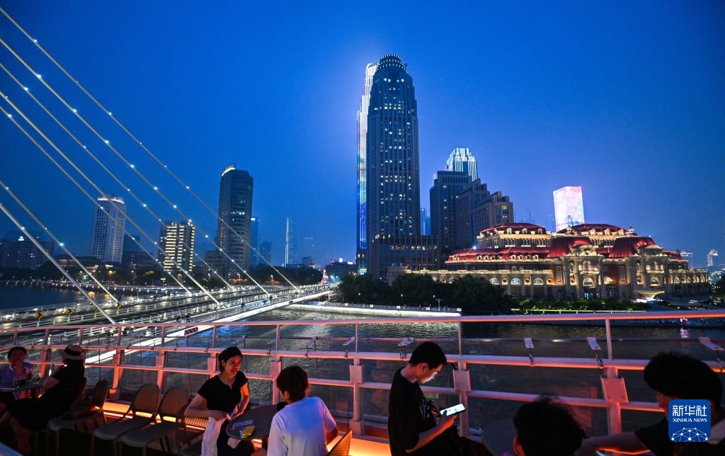 海河畔新空间激活夏日夜消费 海河畔新空间激活夏日夜消费