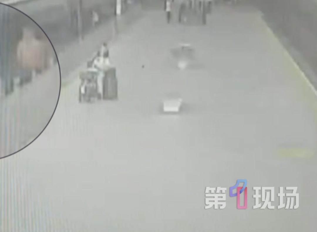 3岁幼童跌入高铁站台缝隙！深圳乘警双膝跪地火速“捞人”