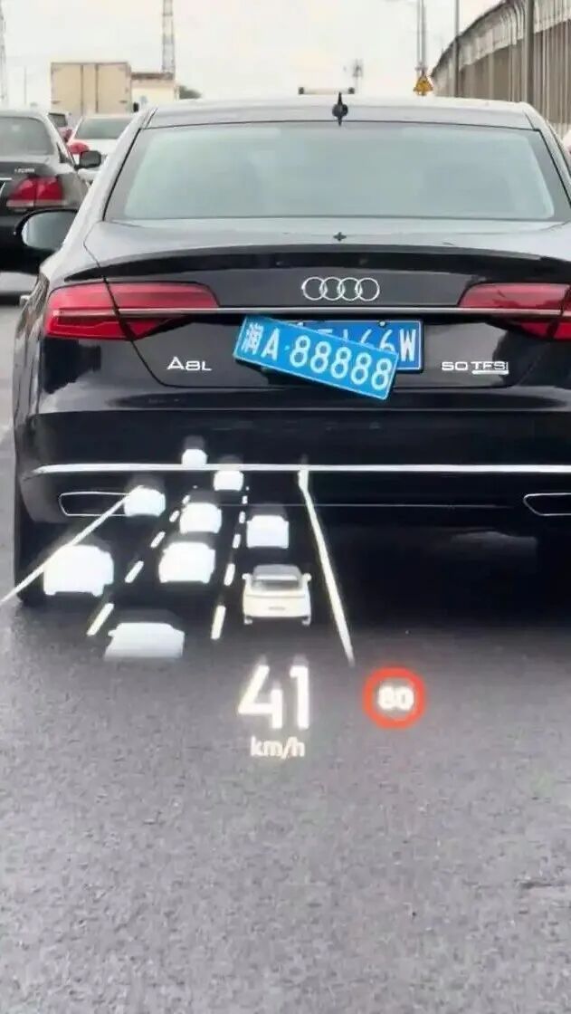 长沙街头一奥迪套牌“润A88888”,网友猜测拍短剧忘卸,交警传唤司机 长沙街头一奥迪套牌“润A88888”,网友猜测拍短剧忘卸,交警传唤司机