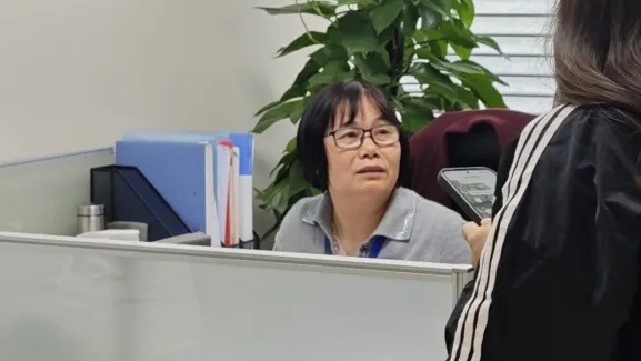 领导临时改方案,女子一怒之下清空文件,公司当月给她打了绩效零分扣2000元 领导临时改方案,女子一怒之下清空文件,公司当月给她打了绩效零分扣2000元