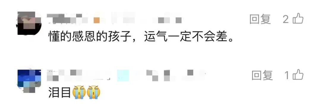 毕业典礼上,女孩带奶奶上台“拨穗”~网友:老人的麦穗,丰收了 毕业典礼上,女孩带奶奶上台“拨穗”~网友:老人的麦穗,丰收了