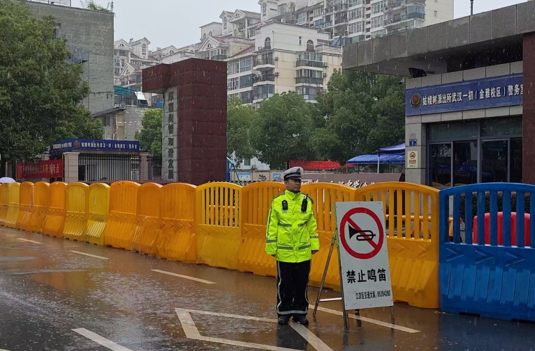此时此刻，武汉街头下大雨！雨情如何，记者现场直击，预警持续升级
