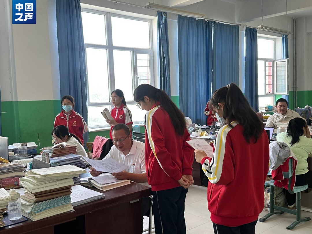 15名大学生去了沙漠深处!26年后,他们怎样了? 15名大学生去了沙漠深处!26年后,他们怎样了?