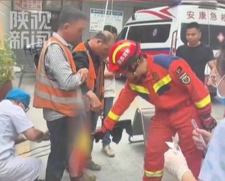 陕西一男子大腿被6根钢筋贯穿!紧急救援 陕西一男子大腿被6根钢筋贯穿!紧急救援