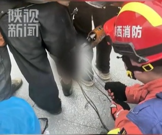 陕西一男子大腿被6根钢筋贯穿!紧急救援 陕西一男子大腿被6根钢筋贯穿!紧急救援