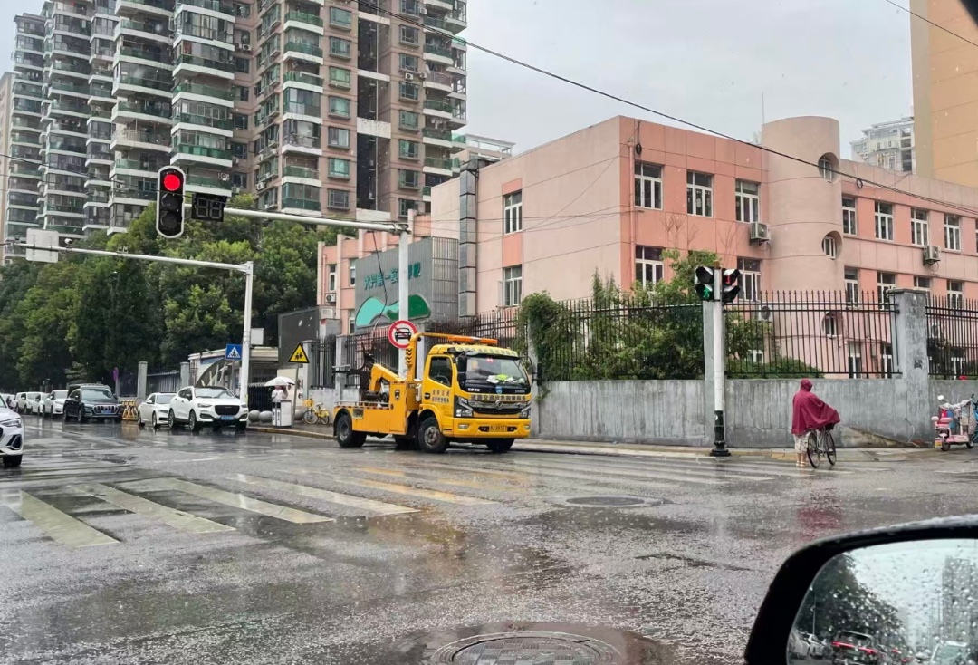 此时此刻，武汉街头下大雨！雨情如何，记者现场直击，预警持续升级