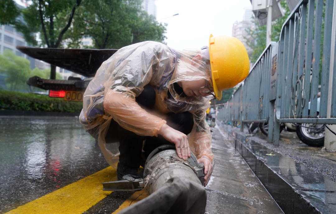此时此刻，武汉街头下大雨！雨情如何，记者现场直击，预警持续升级
