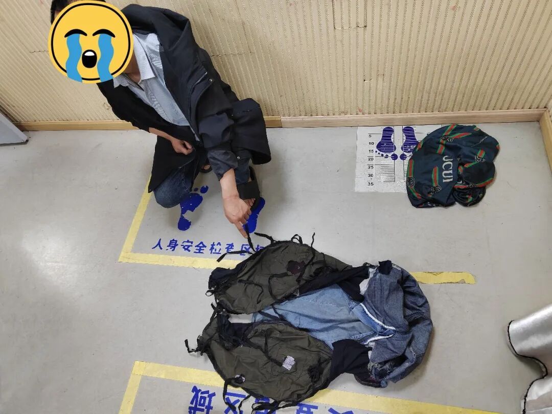 男子上班穿着超40斤的裤子，怪异着装引老板怀疑，报警一查所有人惊呆了…