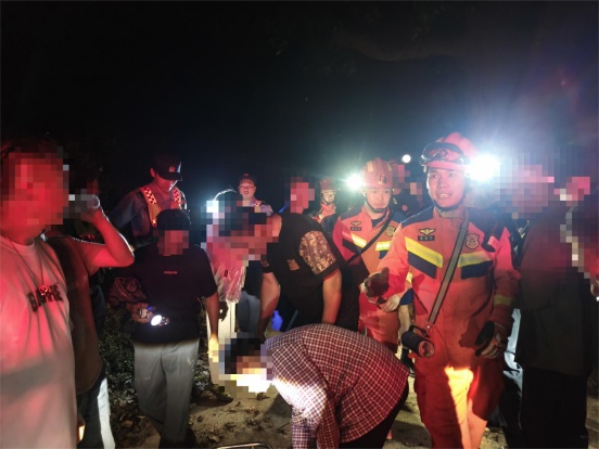 台州一老人独自进山采摘粽叶,途中失足跌落深山深坑!多方联动紧急救援 台州一老人独自进山采摘粽叶,途中失足跌落深山深坑!多方联动紧急救援