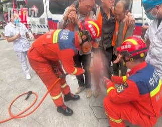 陕西一男子大腿被6根钢筋贯穿!紧急救援 陕西一男子大腿被6根钢筋贯穿!紧急救援