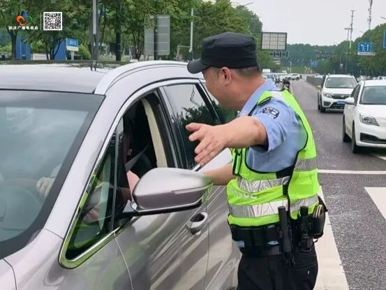 父亲节撞上中考!7公里外警察爸爸的一句“今天不能陪你”让人破防 父亲节撞上中考!7公里外警察爸爸的一句“今天不能陪你”让人破防
