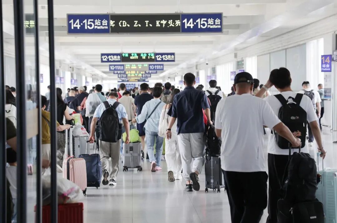 85万大客流即将进入峰值！国铁郑州局计划增开临客列车24列，硬核护行