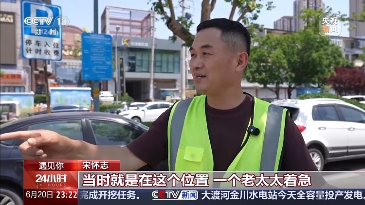 路见不平、拔钉护路 他用行动为出行增添一份安全感 路见不平、拔钉护路 他用行动为出行增添一份安全感