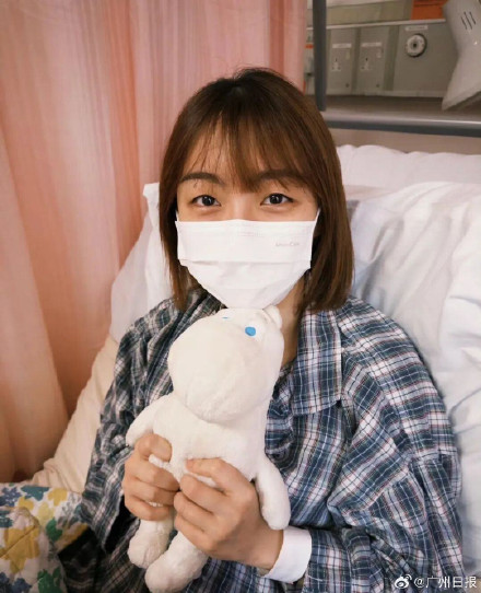29岁四语女主持因癌症去世