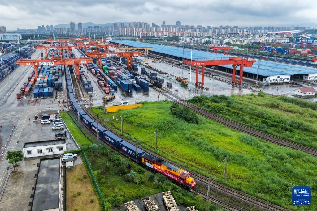 重庆首发新型汽车箱整列中欧班列 重庆首发新型汽车箱整列中欧班列