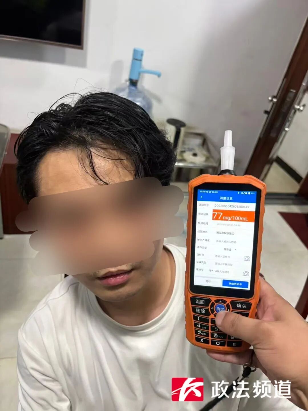 男子报警:我女朋友酒驾!交警:收到!结果一查…… 男子报警:我女朋友酒驾!交警:收到!结果一查……
