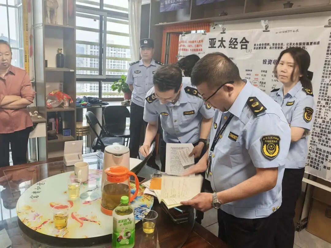 抓现形!一藏身居民小区的传销窝点被端掉 抓现形!一藏身居民小区的传销窝点被端掉