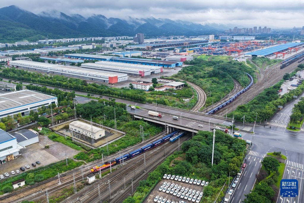 重庆首发新型汽车箱整列中欧班列 重庆首发新型汽车箱整列中欧班列