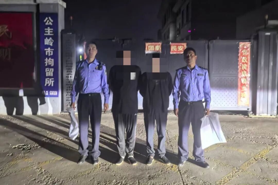 太嚣张！5辆超载货车组团强闯高速，涉案6人全被拘！