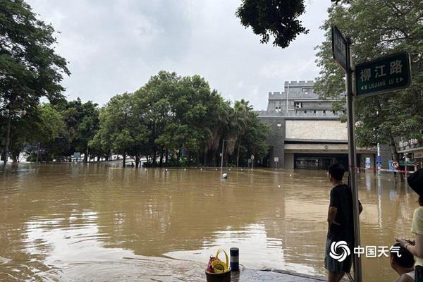 南方强降雨破纪录 未来这些地方雨水还将“超长待机” 南方强降雨破纪录 未来这些地方雨水还将“超长待机”